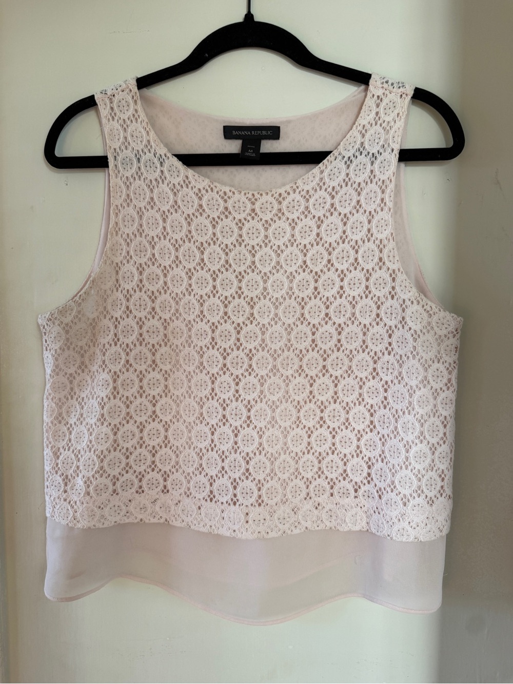 Banana Republic Petite Blush Pink Lace Overlay Top – M